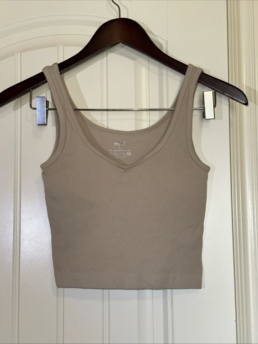Pro-Fit Seamless Ribbed Sports Bra L NWOT Biege
